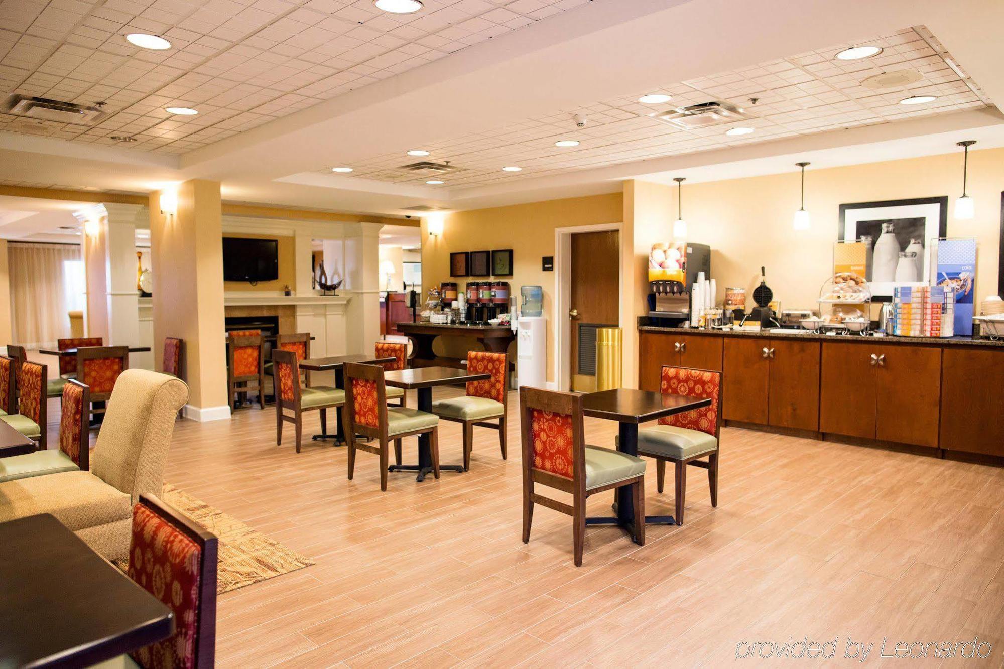 Hampton Inn Columbus-North Exterior foto